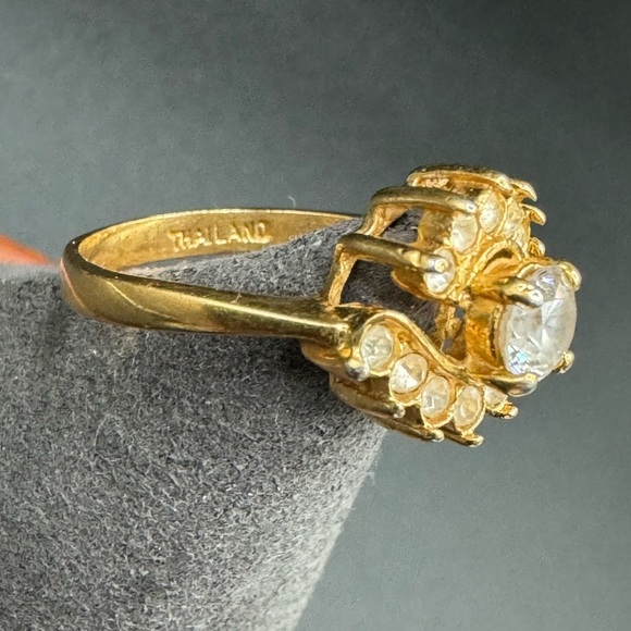 Gold Tone Cubic Zirconia Thailand Cocktail Ring in Circular Design - Picture 5 of 12